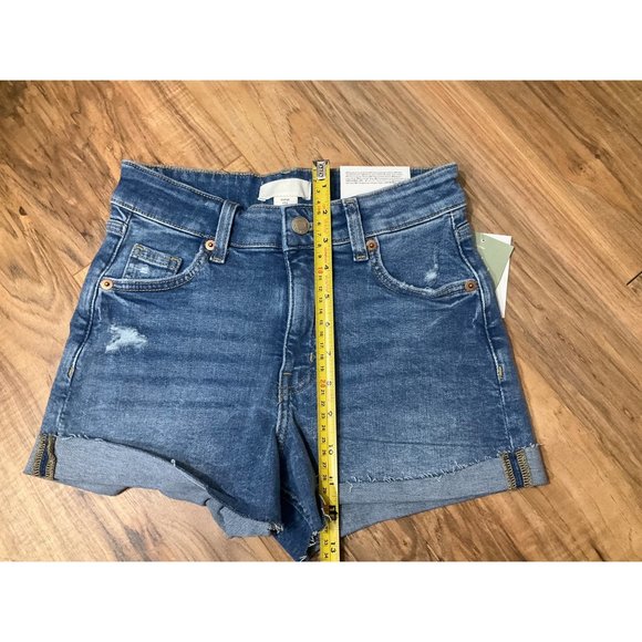 NWT Women's H&M Denim Shorts Regular Waist Size 2 - Picture 7 of 13